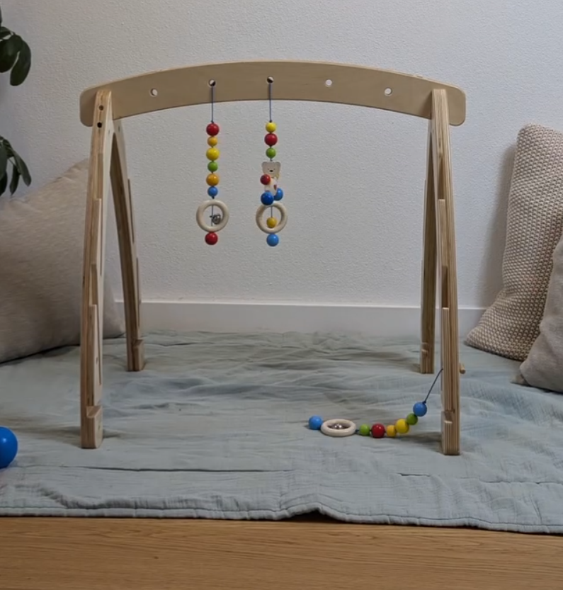 Spielbogen mit Mobile Bio