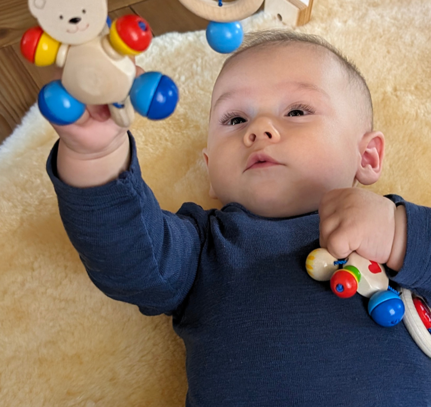 Spielbogen: Ab wann ist er sinnvoll für dein Baby?
